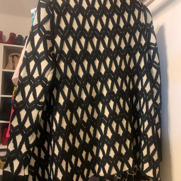 NWOT- Thick 3D Design Knitted Open Sweater- S/M - Picture 4 of 4